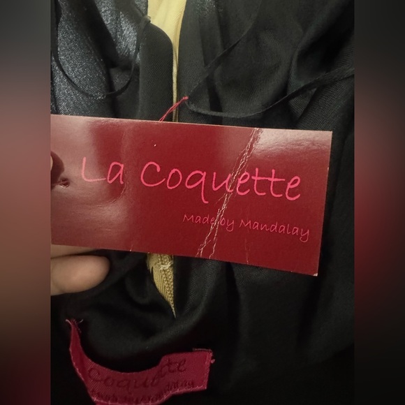 Elegant One-Shoulder Black Dress with Embellished Shoulder - Picture 5 of 5